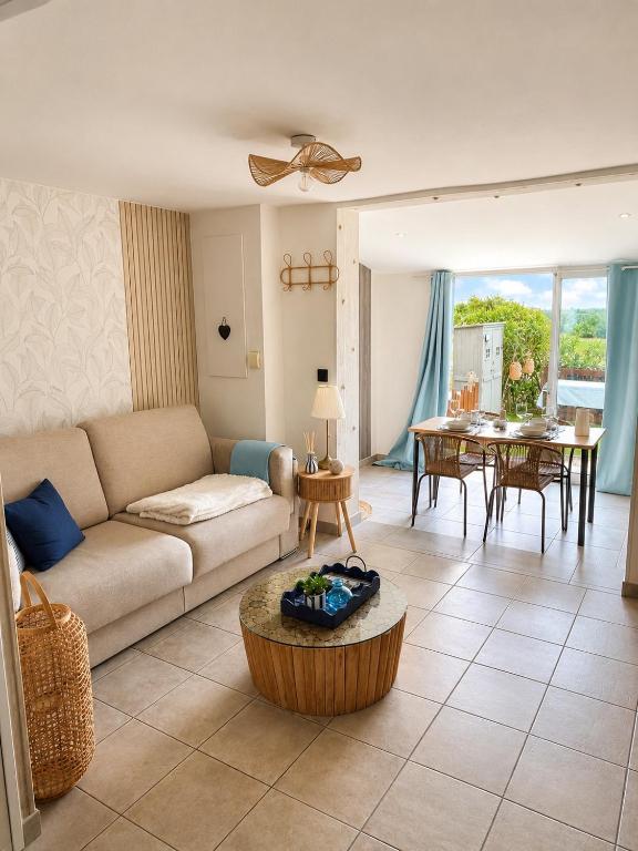 Maison familiale renovée proche des plages avec plusieurs piscines dont une couverte chauffée parking, wifi, plancha - 4