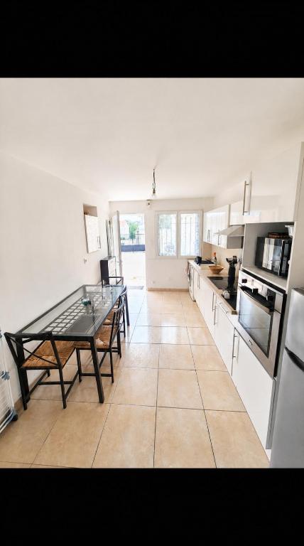 Maisonnette rénovée avec cour, clim et métro à 5 min - 2