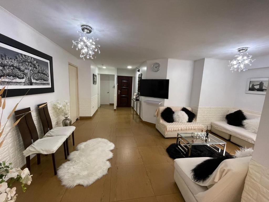 Spacious apt Perfect for Families 2nd Floor - 1