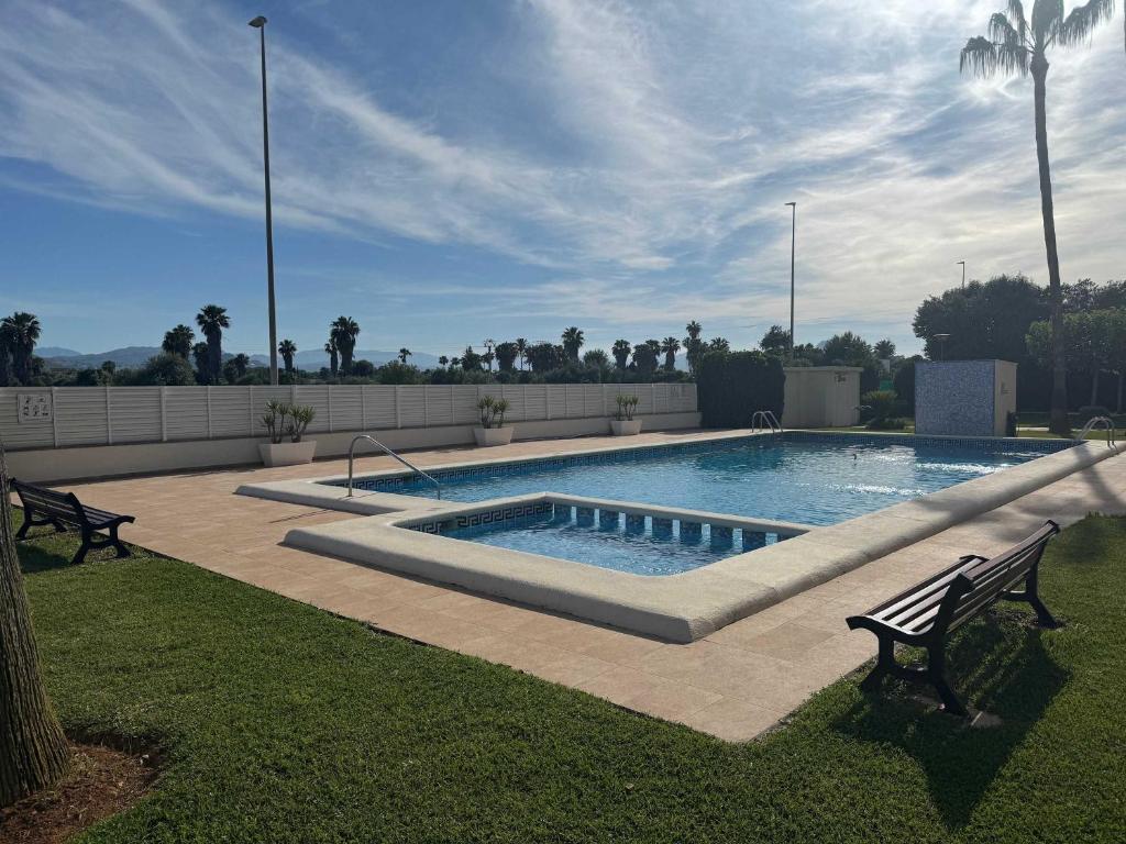 Beachnear modern apartment with community pool - 4