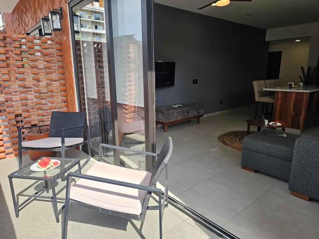 Fantastic location, 1 bedroom apartment 402 - 4