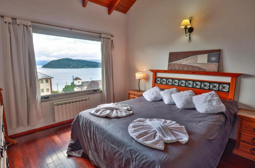 Dúplex frente a Playa Bonita con Piscina Climatizada, Balcón y Juegos - 3