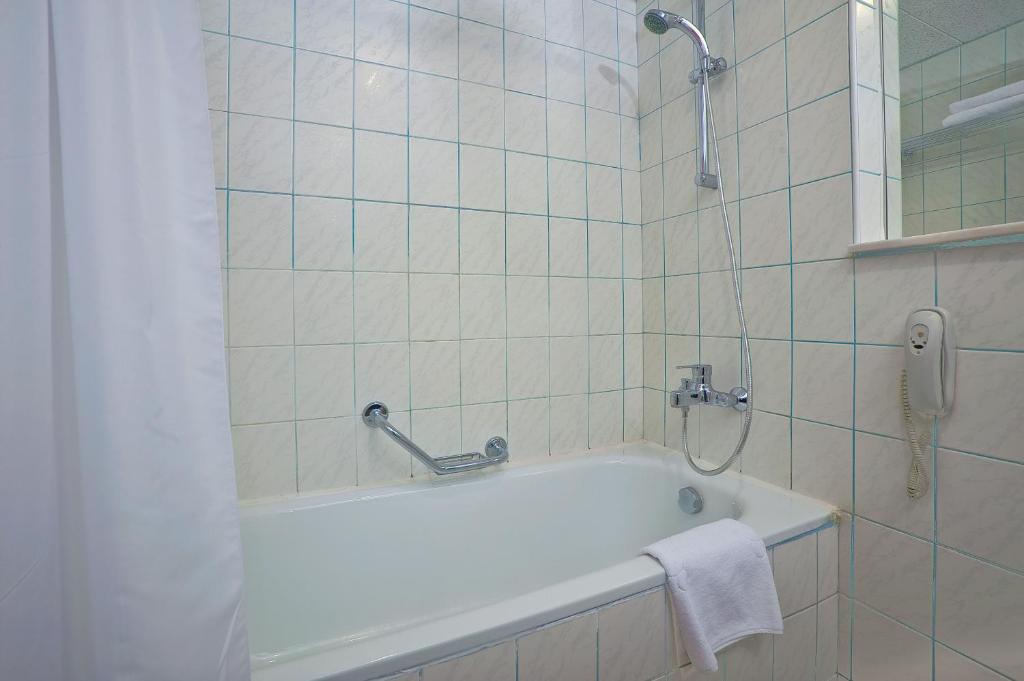Молния Ямал Курортныи Комплекс 2 корпус Ямал photo