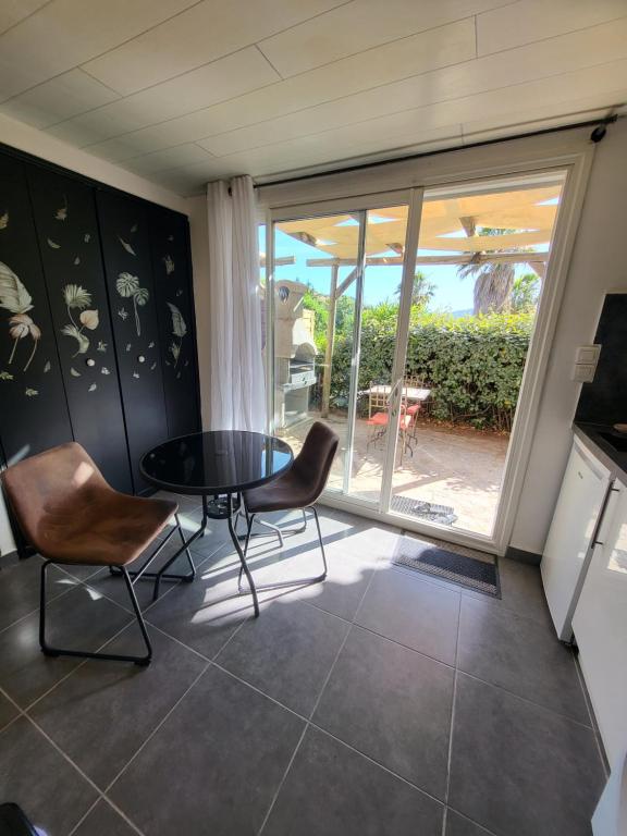 STUDIO A 30O M de la plage de Santa Giulia - 5