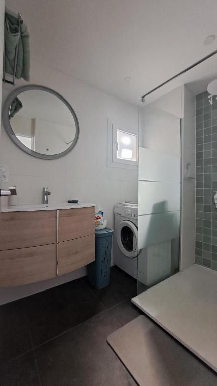 2-Bedroom Sea-View Marina Apartment - 3