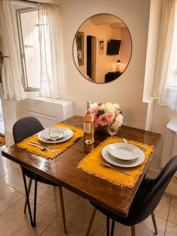 Artistic Antibes Apartment - 5