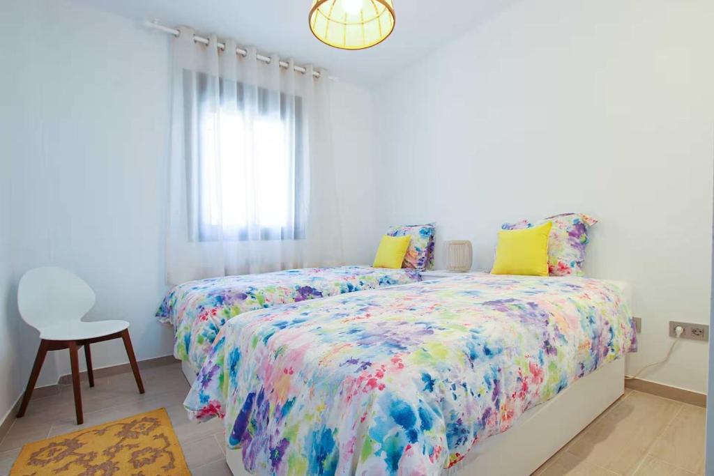 Duplex with ocean views, pool, and beach 100m away - 3