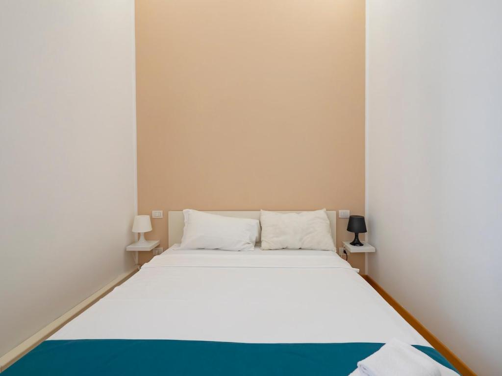 Xenia - 2 rooms apt in Via Melloni 40 - 2