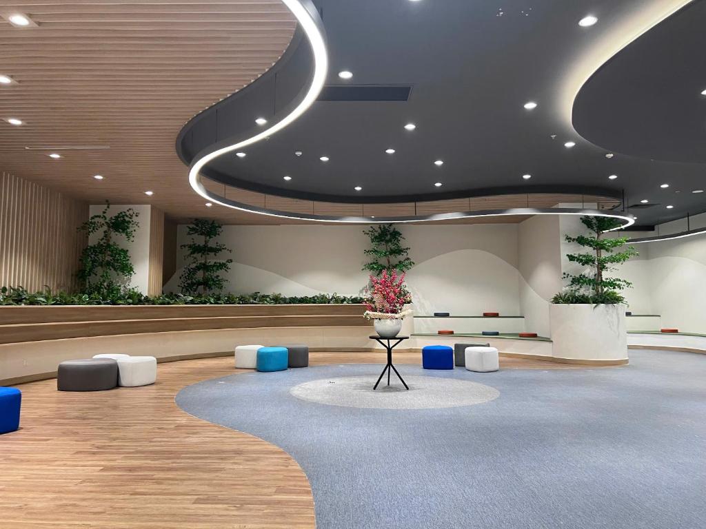 Republic Apartment Nearby  Airport Free Pool Gym
