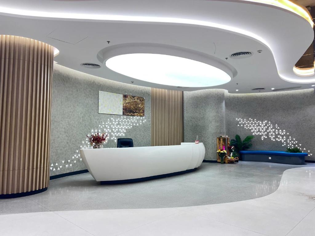 Republic Apartment Nearby  Airport Free Pool Gym