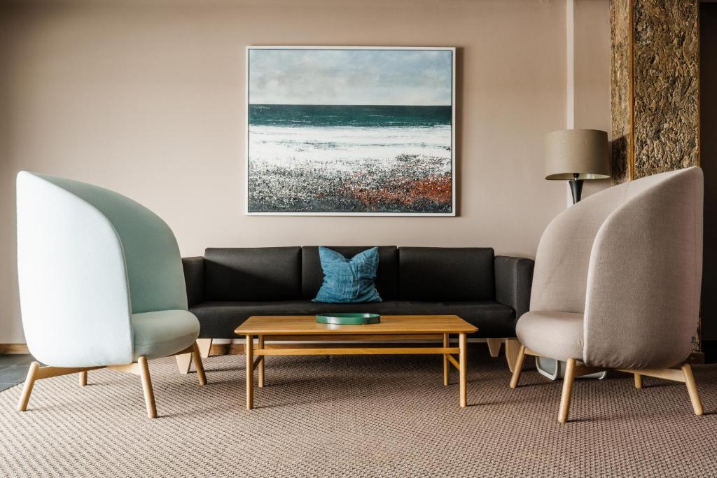 Shared lounge/TV area
