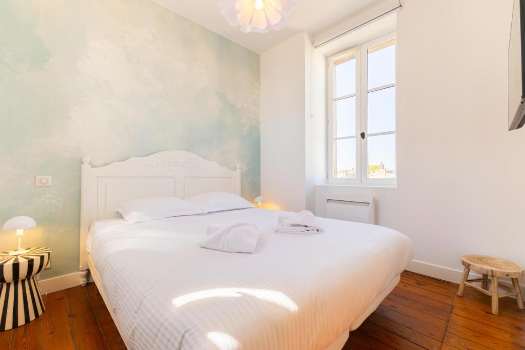 Duplex de charme avec 2 Chambres, Climatisation & Parking en Centre-Ville - 2