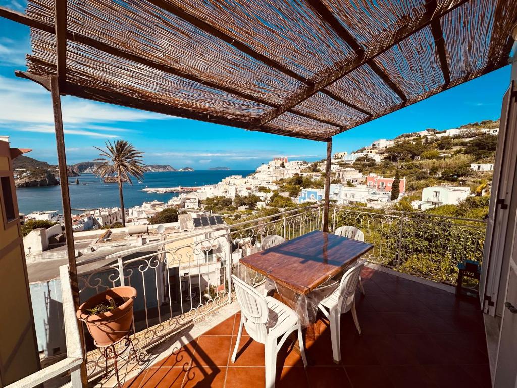 La casa di Feruri a Ponza - 1
