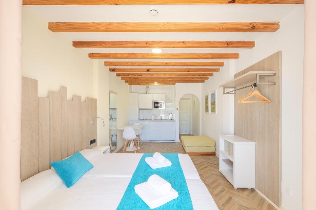 azuLine Apartamentos Can Sanso — Hotel rooms in Santa Eulalia, Balearic Islands