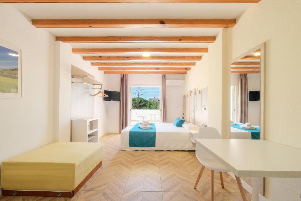 azuLine Apartamentos Can Sanso — Hotel rooms in Santa Eulalia, Balearic Islands