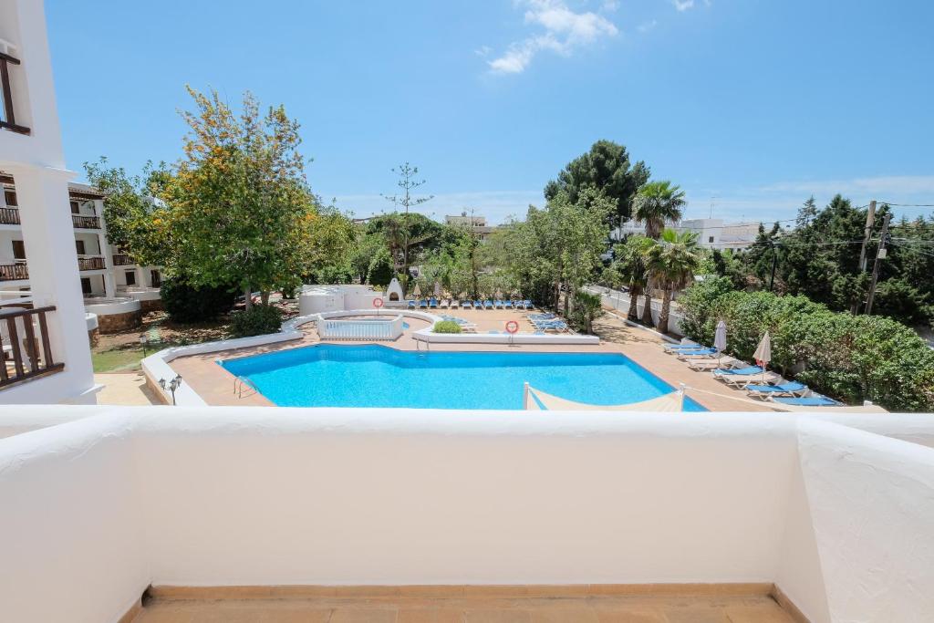 azuLine Apartamentos Can Sanso — Swimming pool in Santa Eulalia, Balearic Islands