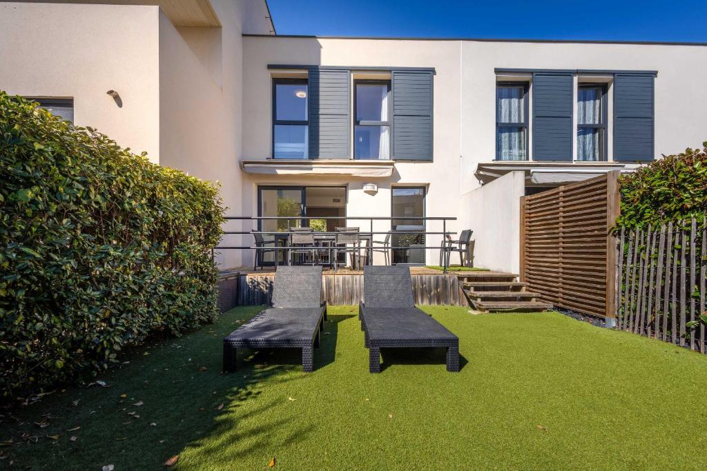 Spacieuse villa moderne à 500m de la plage dans une résidence - 1