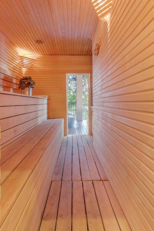 Milenial Immo - Luxury Canal Villa with Private Mooring - 5
