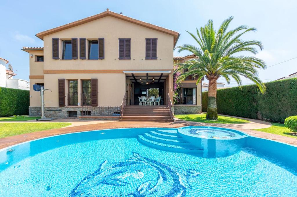 Milenial Immo - Luxury Canal Villa with Private Mooring - 1