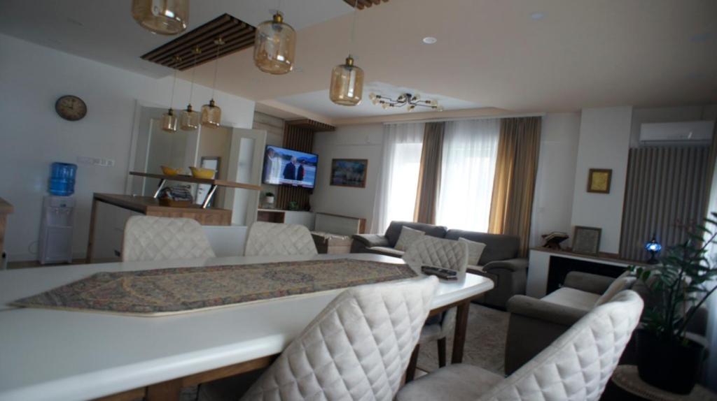 4 bedrooms suite with parking - 2