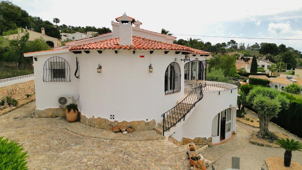 Leamar House by Theka Services - 4