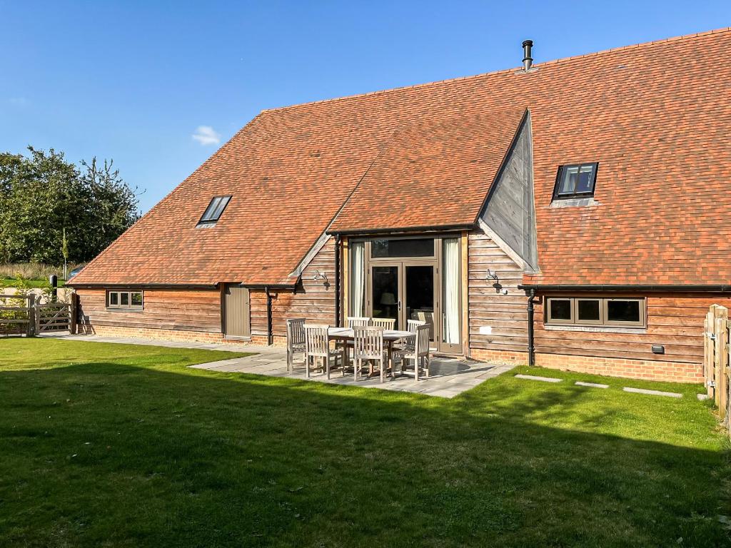 Olivers Barn, Newbury photo 3