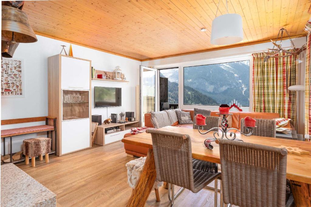 Mountain View Apartment in Grindelwald - 1