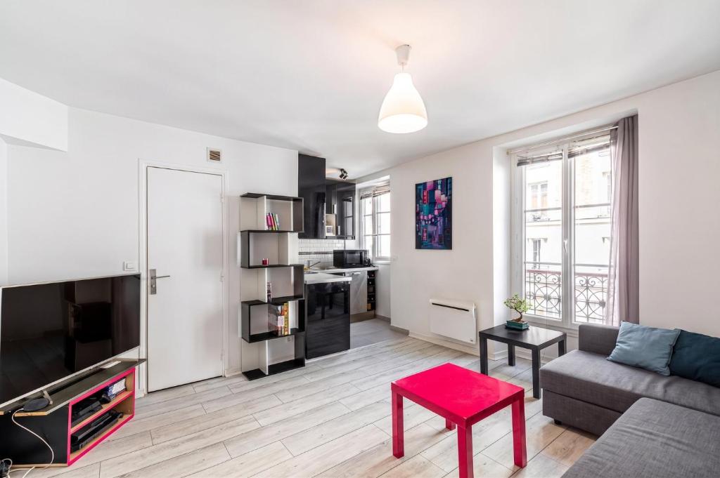 GuestReady - Charming Canal St-Martin Retreat - 3
