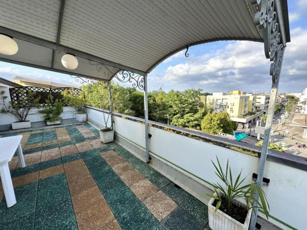 Central attic with large furnished terrace - 1