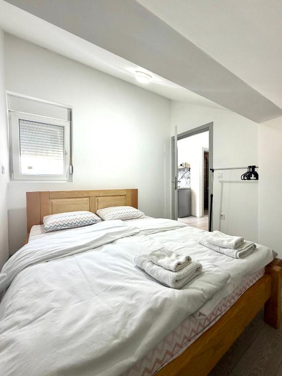 1-Bedroom apartment with mountain view and free parking - 2