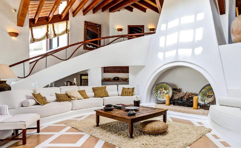 A unique architectural villa - 4