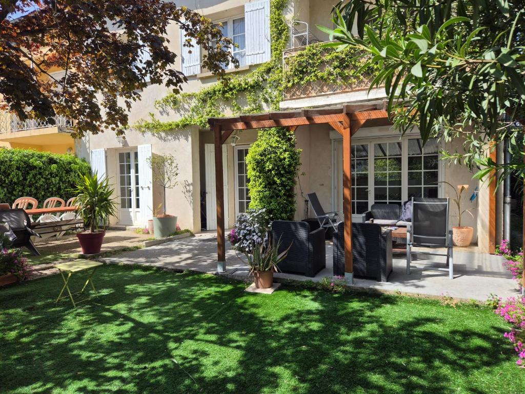 Grande maison avec 5 chambres et jardin - 2