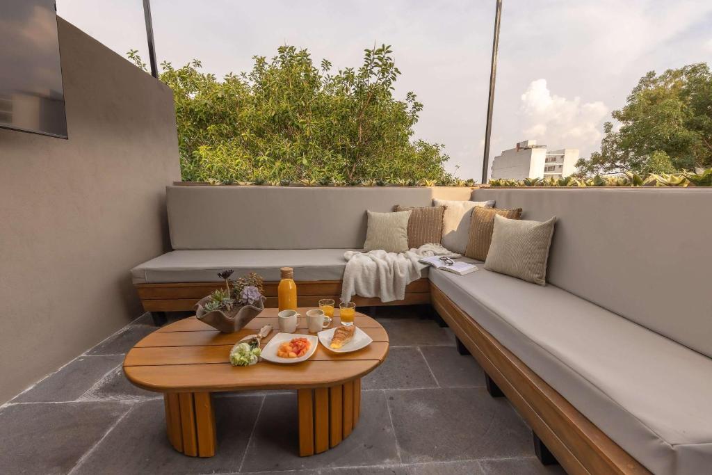 Architectural Condesa Home Indoor-Outdoor Living - 4