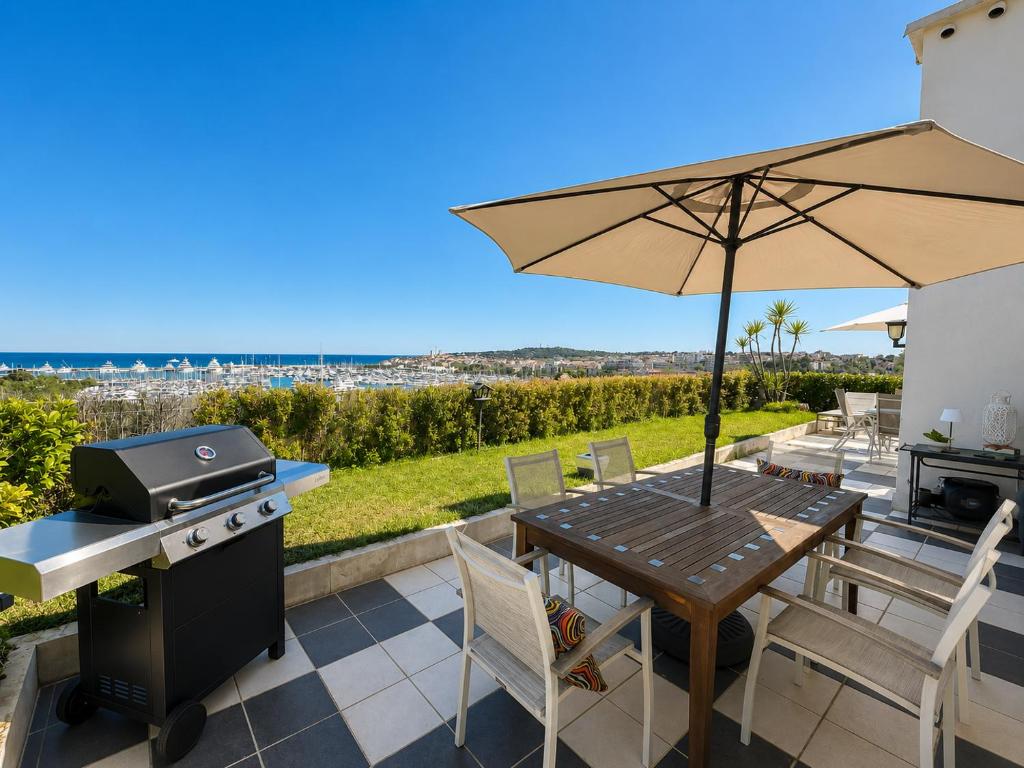 Penthouse - panoramic sea-view rooftop, Port Vauban - 3