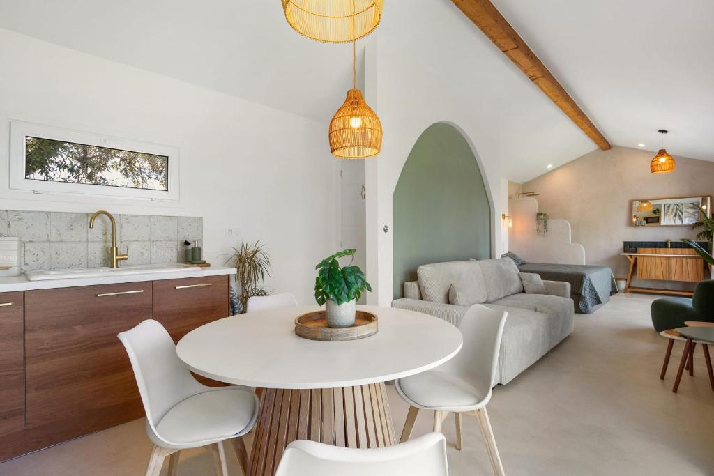 La Casa Oliva Location à Agde avec terrasse jardin & climatisation - 3