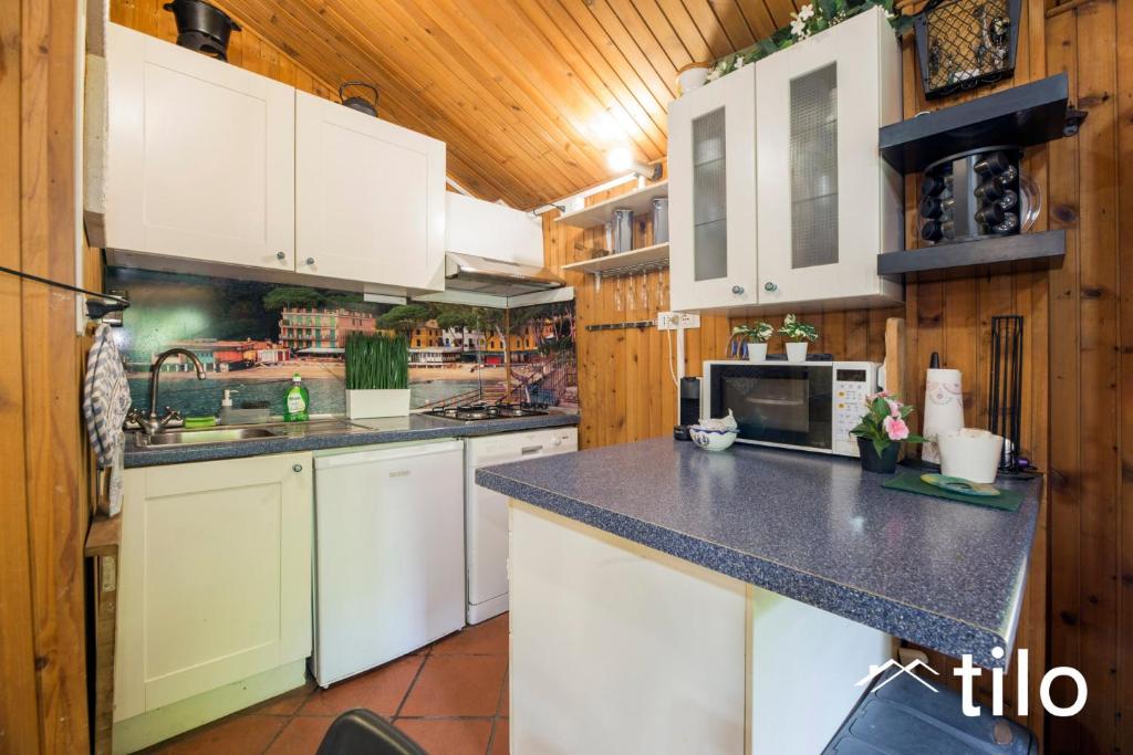 Beach | 1BR | AC | Paraggi | Peaceful Retreat | By Tilo - 4
