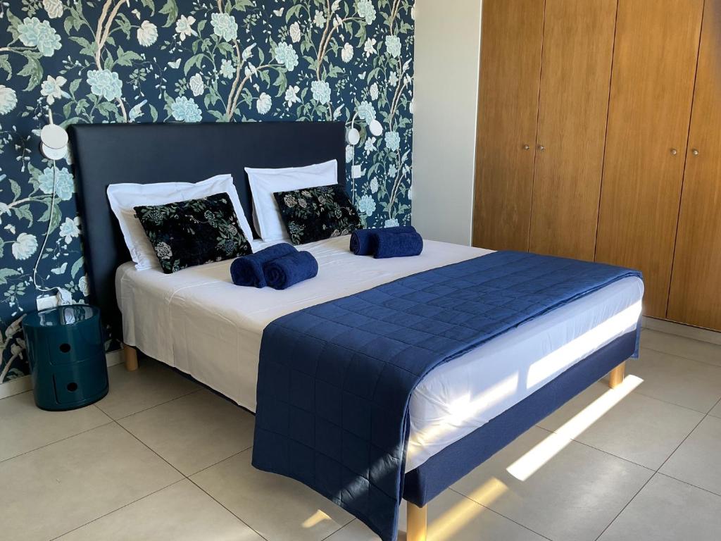 Suite avec 2 chambres d'hôtes pour 1 à 4 personnes avec vue mer, terrasse, parking privé, proche port et aéroport, petit déjeuner inclus - 3