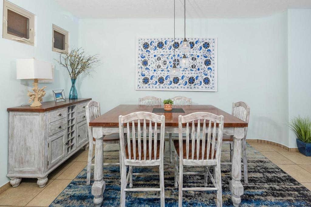 Oceanfront Condo - Private beach access - 4