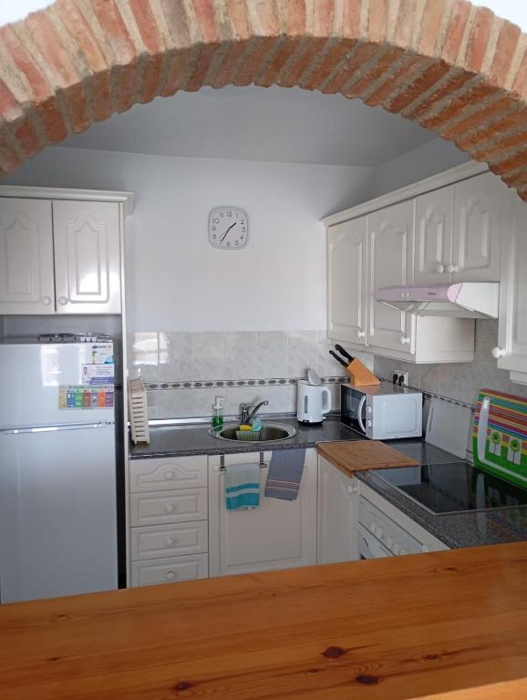 Pool-View Apartment with Terrace & Lift in Pueblo del Parque - 4
