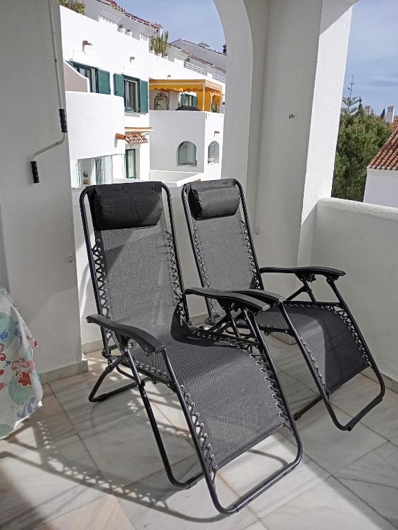 Pool-View Apartment with Terrace & Lift in Pueblo del Parque - 3