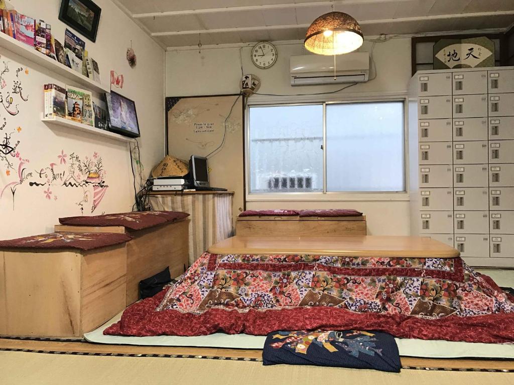 Shared lounge/TV area