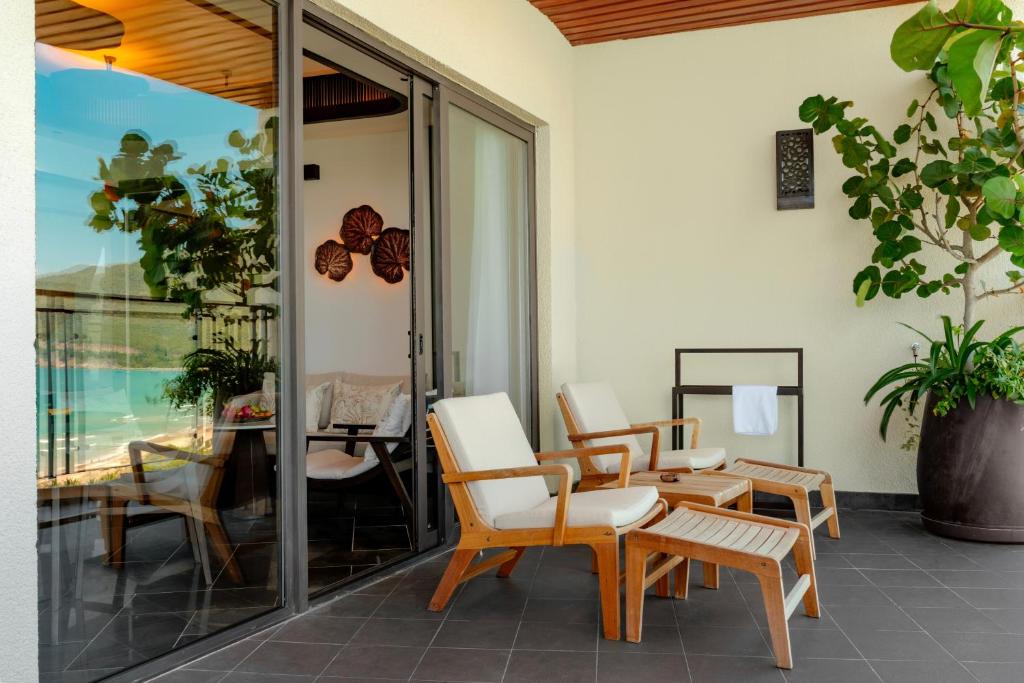 so sánh Oceanfront Nha Trang và villa Bãi Dài Cam Ranh