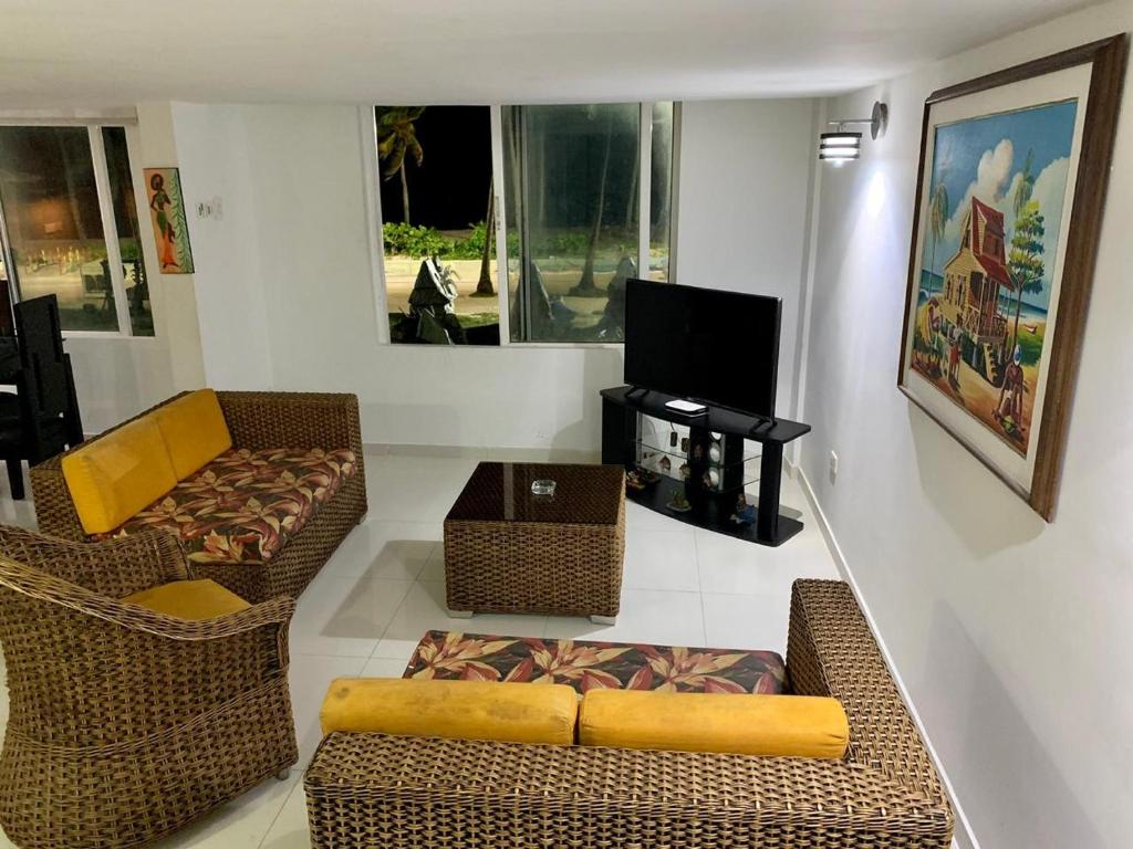 Apartamentos frente al mar Limsor Beach - 4