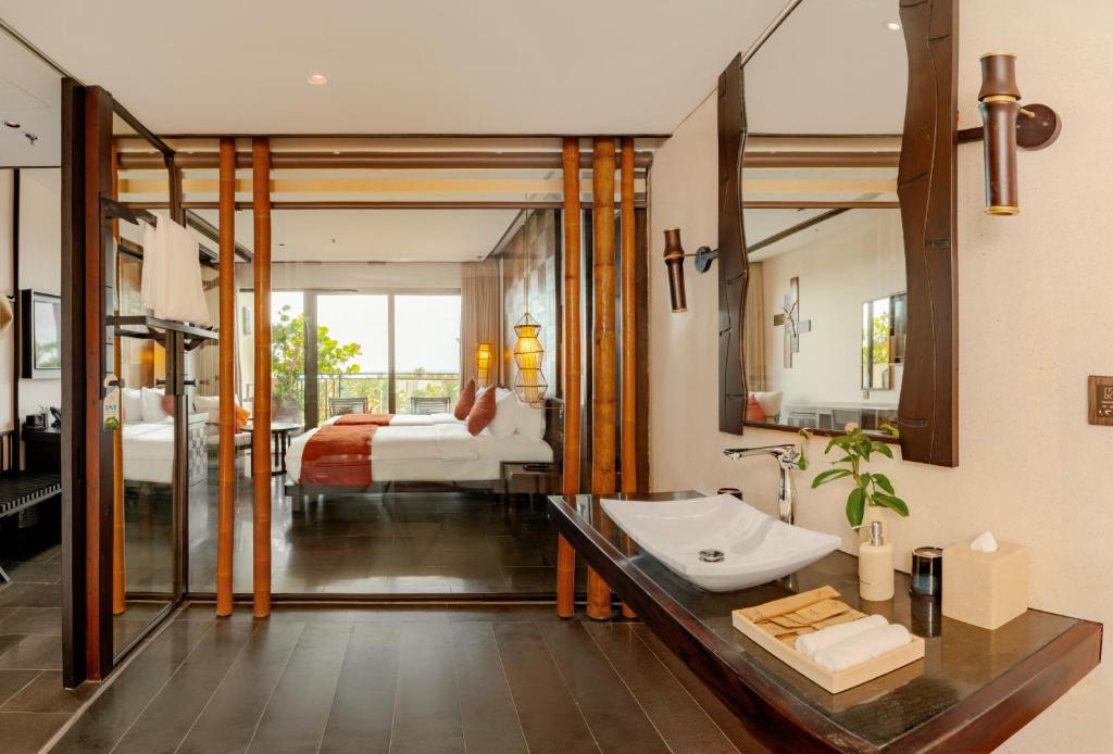 so sánh Oceanfront Nha Trang và villa gần Vinpearl Nha Trang