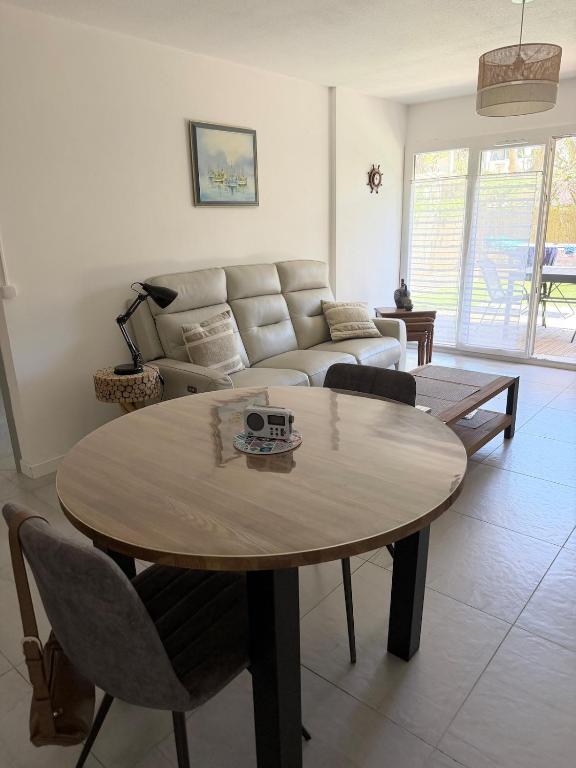 3-room single-story apartment with small garden - 2