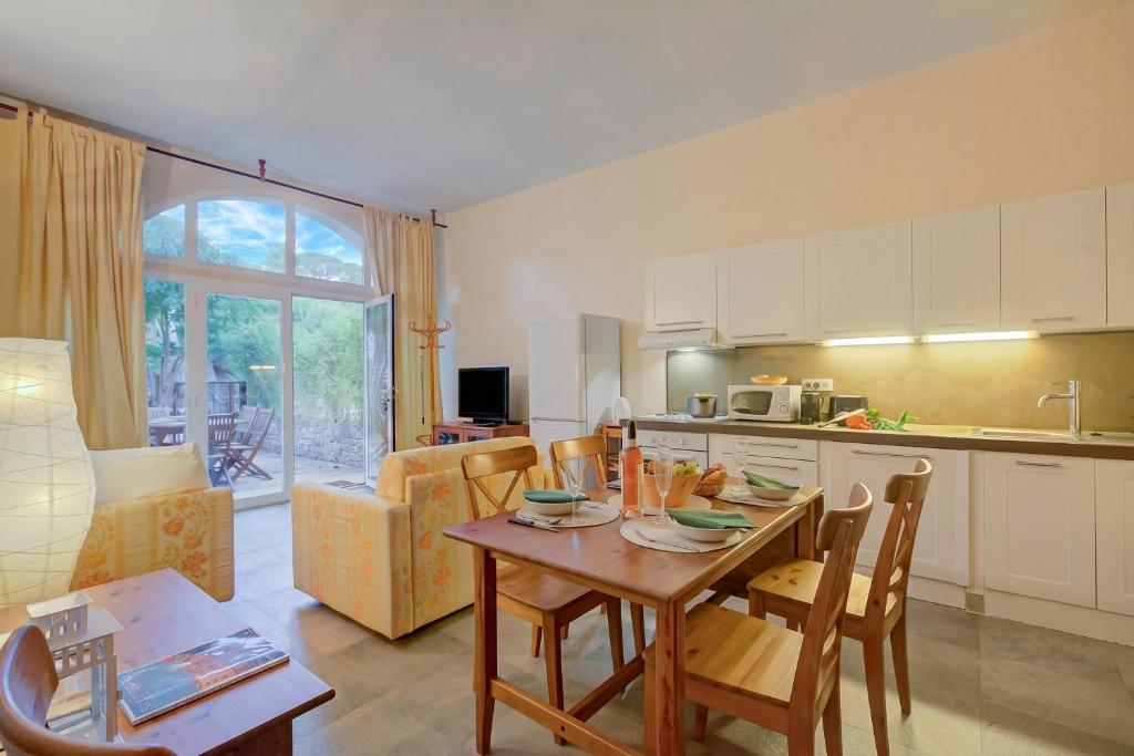 Villa Azzurra Front Beach - Happy Rentals - 2