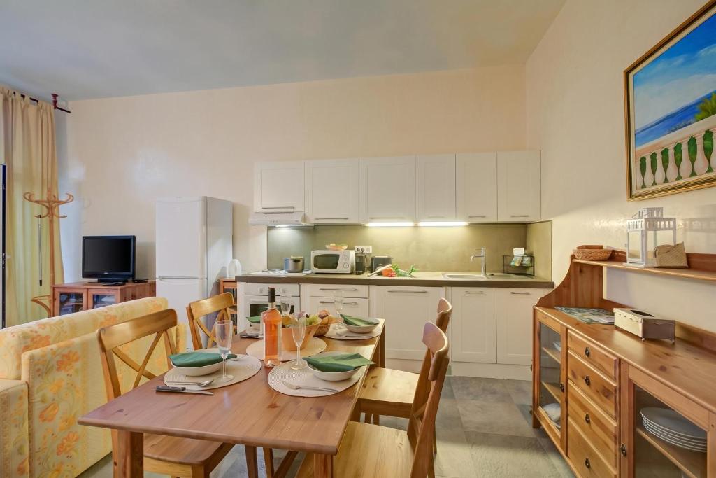 Villa Azzurra Front Beach - Happy Rentals - 3