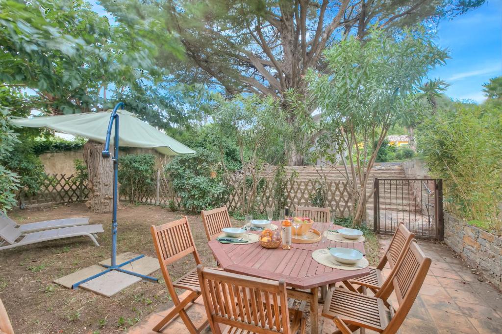 Villa Azzurra Front Beach - Happy Rentals - 4