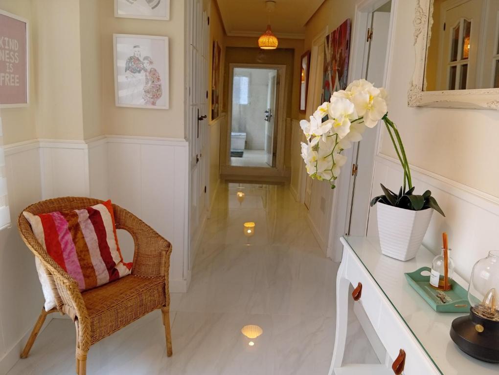 Espectacular vivienda a un minuto andando de la Playa y del Paseo marítimo en Almería - 2