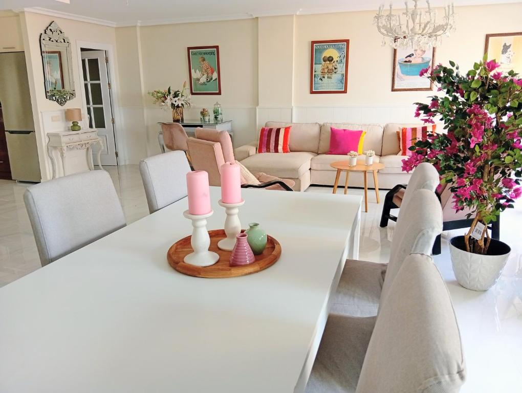 Espectacular vivienda a un minuto andando de la Playa y del Paseo marítimo en Almería - 3